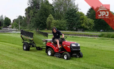 Przyczepa ATV Ogrodnik ciągnięta za kosiarką do trawy